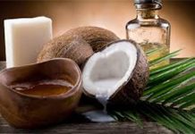 कब्ज की समस्या दूर करने में मददगार नारियल तेल, जानें कैसे करें इसका इस्तेमाल