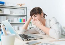 क्या आपको भी 8 घंटे की नींद के बाद भी अगर महसूस हो रही है थकान